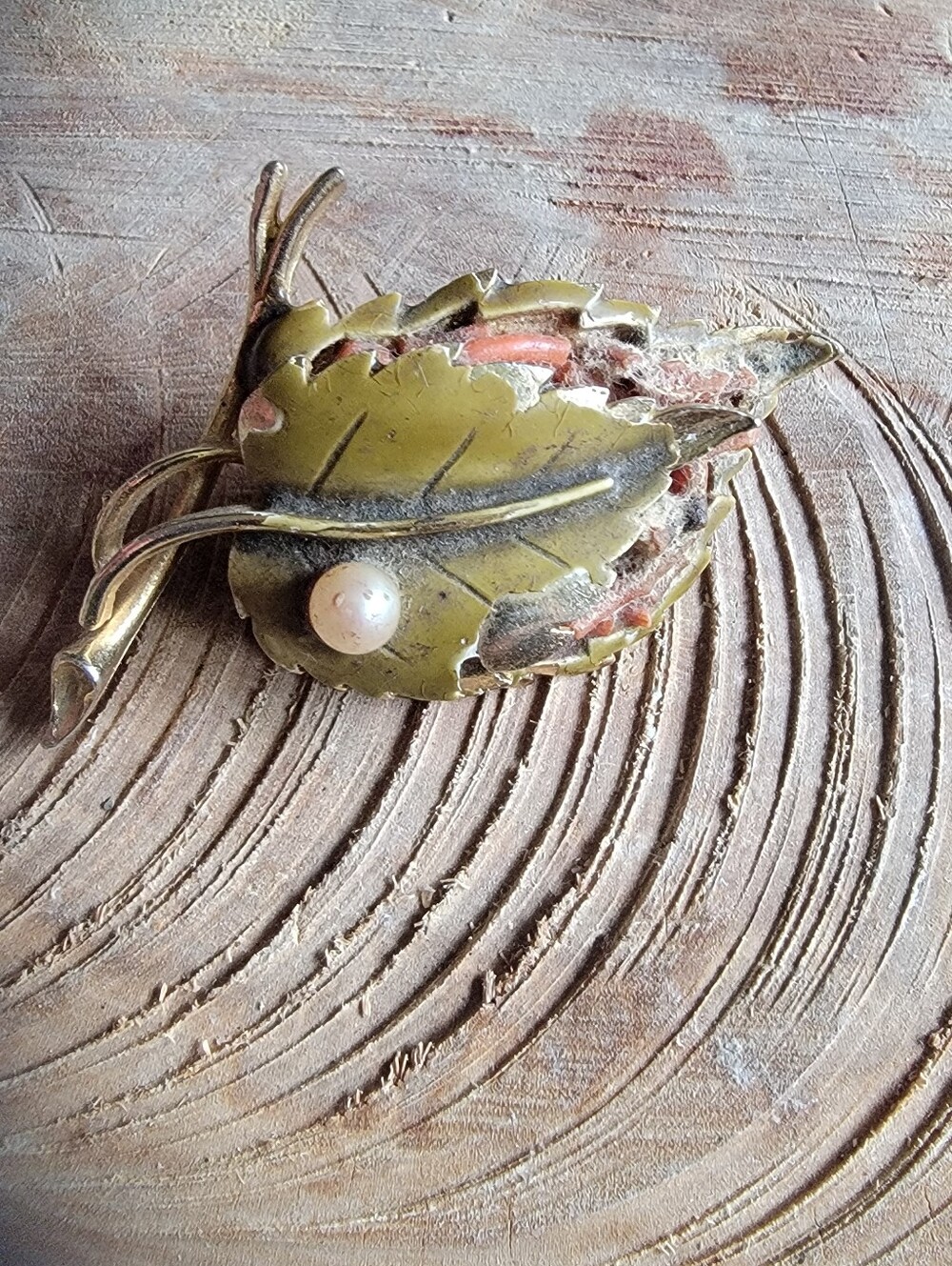 Vintage Gold-Tone Leaf Brooch with Pearl Accent signed ART